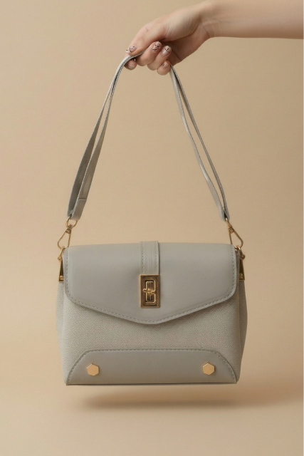 Luxury Tweed Flip‑Top Crossbody